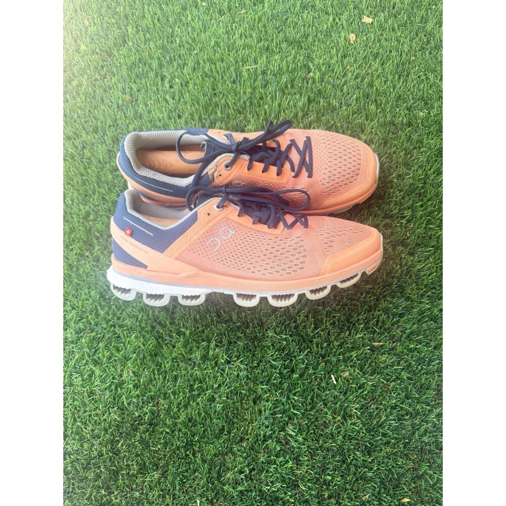 On Cloud Shoes Womens Size 8 Coral